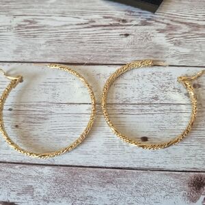 NWT XL Twist Gold Hoop Earrings